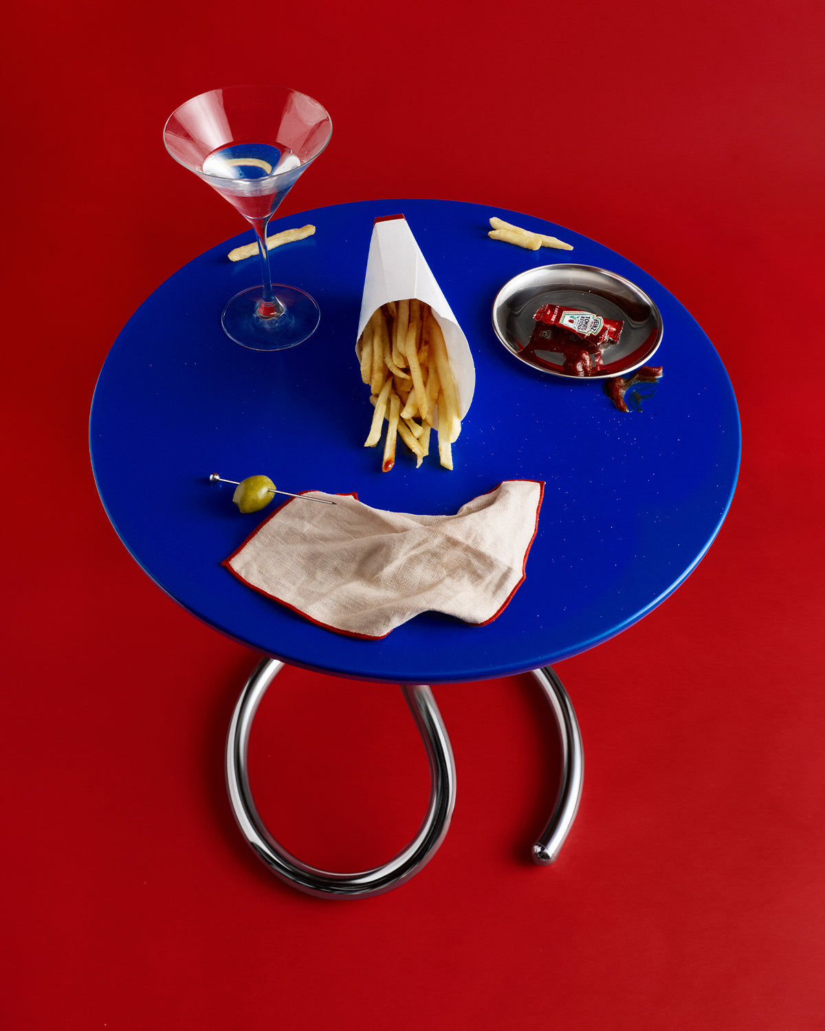 the 5–9 tv tray in bathroom tile blue with a martini, fries and ketchup, on red