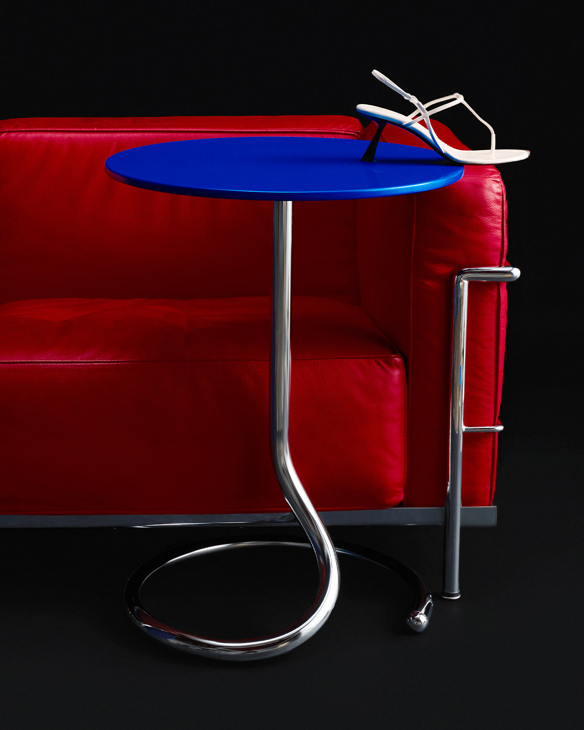 the 5 to 9 tv tray