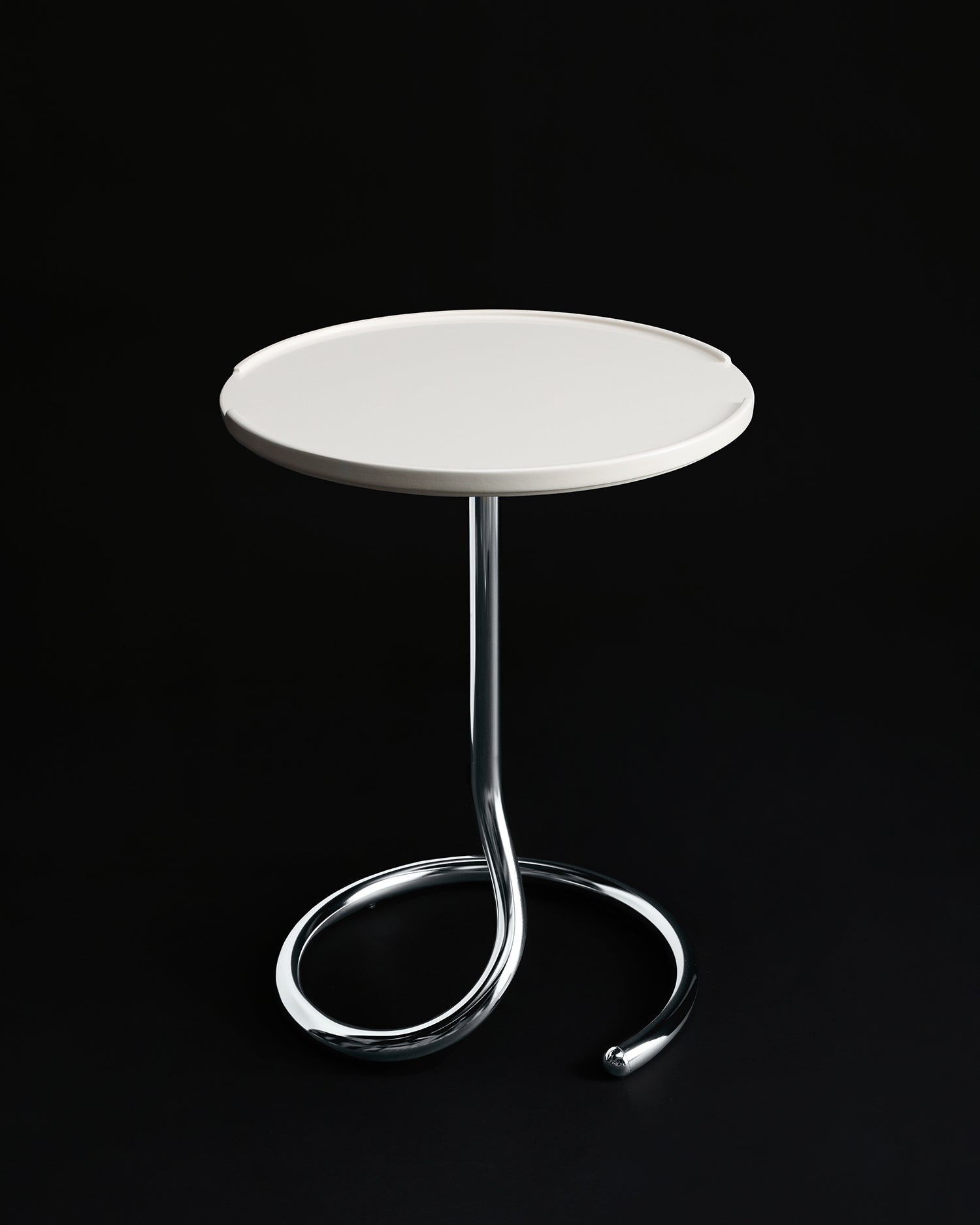 The 5–9 TV Tray Table - lazy jamie - Furniture